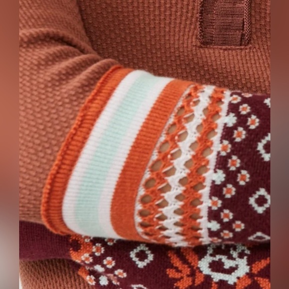 NEW FREE PEOPLE- Henley Top with Thermal and Sweater blends in size Medium - Picture 3 of 6